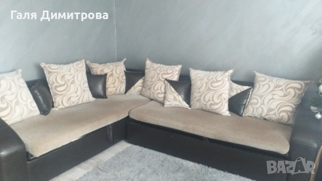 Холов ъглов диван с декоративни възглавници, снимка 2 - Дивани и мека мебел - 53026122