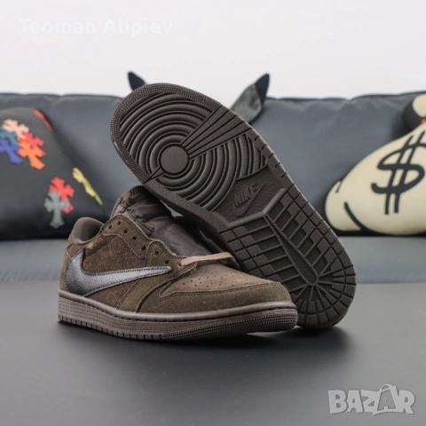 Обувки Air Jordan 1 Travis Scott Velvet Brown, снимка 2 - Маратонки - 53399617