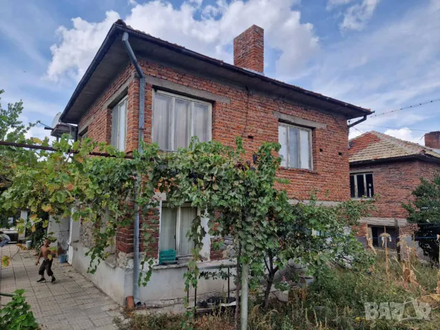 Продавам къща на два eтажа с гараж в с.Тенево, снимка 4 - Къщи - 48442901