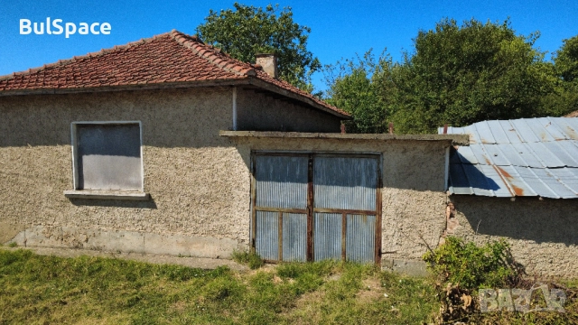 КЪЩА С ГАРАЖ, снимка 8 - Къщи - 52845442
