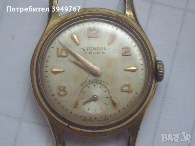 Стар дамски  позлатен часовник.