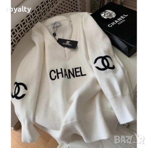 Дамски бял блузон Ch🅰️nel свободен модел с остро деколте