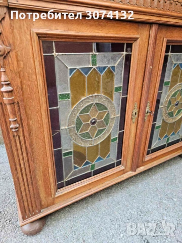 Шкаф с дърворезба и цветен витраж, снимка 2 - Шкафове - 53037476