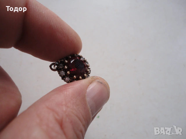 Сребърен медальон колие червен камък , снимка 2 - Колиета, медальони, синджири - 53304905