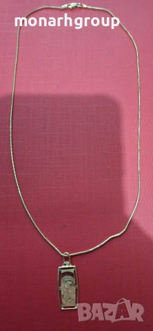 Златна верижка с висулка