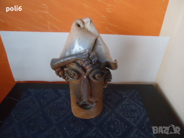 глава с шапка  от глина ,керамика от Молдова