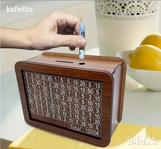 Дървена касичка с цел за спестяване 