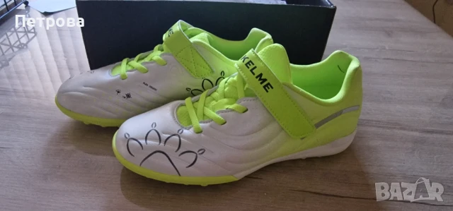 Нови стоножки Kelme 35 номер