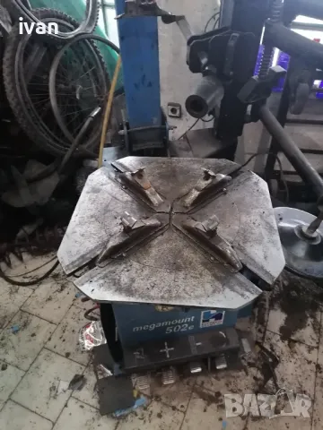 Машина за монтаж демонтаж на гуми hofman megamount 502e, снимка 2 - Индустриална техника - 49617347