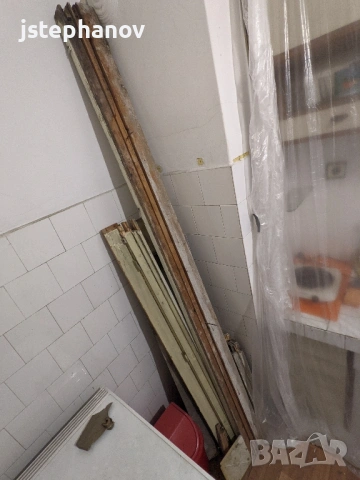 Подарявам стара свалена дървена дограма - 14-15 прозореца и 2 врати, снимка 5 - Дърва за огрев - 53061378