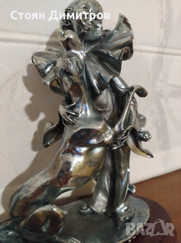 Клоун и куче прекрасна изработка,класика, ръчна работа тежи 1050гр. вис.25см.