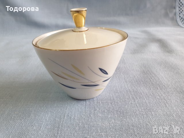 Порцеланова захарница 1949-1954 година.Без забележки.