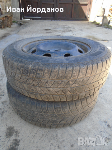 Две летни гуми и четири железни джанти, снимка 1 - Гуми и джанти - 36351383