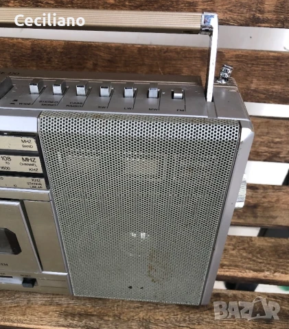 Радиокасетофон ITT WEEKEND 220-Germany Работи само радио!, снимка 7 - Радиокасетофони, транзистори - 51028706