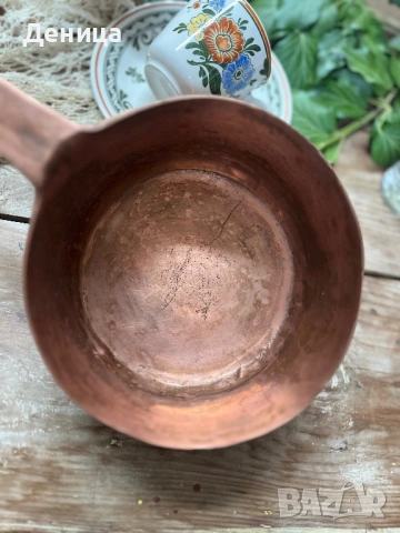 Голям бакърен съд  Според мен за наливане на вода( черпак) Масивен с дълга и извита дръжка , снимка 5 - Други - 53436486