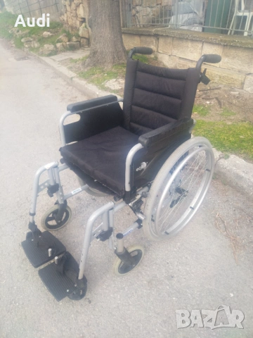 Сгъваема инвалидна рингова количка със степенки Марка: Eclip Ширина на седалката 45см Дълбочина 44см