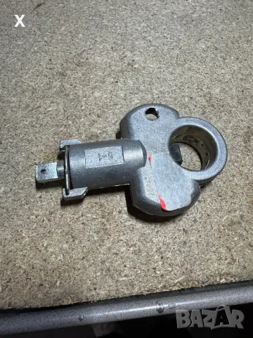 ЛАДА САМАРА 2108 УРЕД ЗАКЛЮЧВАНЕ ОБЛЕГАЛКА НА ЗАДНА СЕДАЛКА НОВА 2108-6824110 ОРИГИНАЛНА, снимка 2 - Части - 49179319