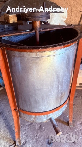 2 броя пчелни семейства и инвентар, снимка 4 - За пчели - 53749387