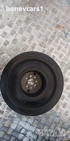 Продавам демферна шайба А8 2010/18  ОМ 057105251Т