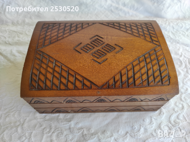 Дървена кутия за бижута - пирографирана