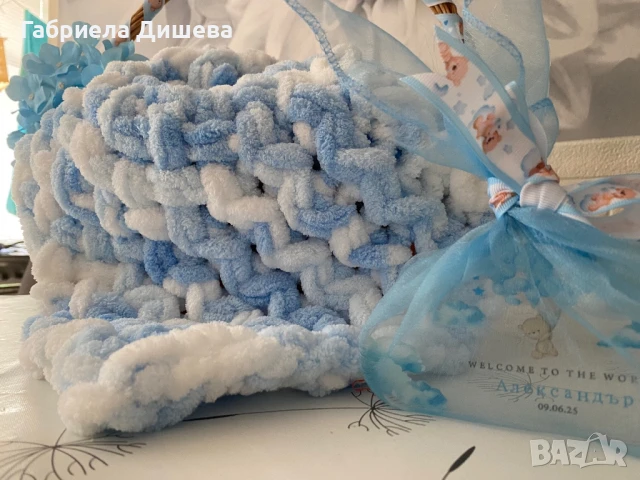 Ръчно плетени одеалца, шапки и шалове., снимка 4 - Спално бельо и завивки - 51197295