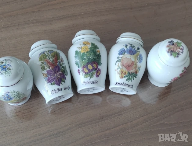 Пълен комплект порцеланови бурканчета за подправки + етажерка* Бижуто в кухнята, снимка 8 - Сервизи - 50442626