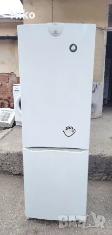 Хладилник с фризер Indesit