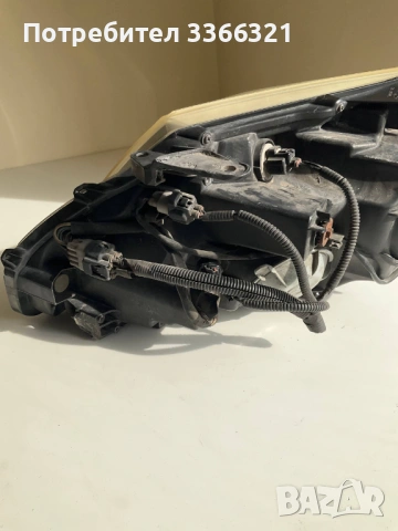 Десен ксенонов фар за Toyota Avensis, снимка 3 - Части - 53708384