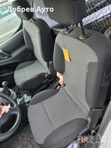 **САМО НА ЧАСТИ***  Peugeot Partner 1.6HDI,Ръчни скорости, 32 000км!!!  , снимка 9 - Автомобили и джипове - 53629622