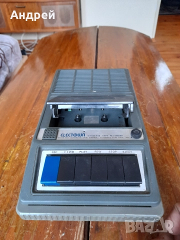 Стар касетофон Electown, снимка 3 - Антикварни и старинни предмети - 52080021