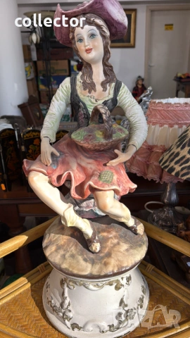 Голяма порцеланова фигура - "девойка с кошница. №7850 