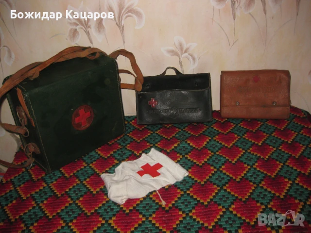 Стари санитарна чанта и аптечки. Цена 55 лева, общо. Пращам по Еконт.