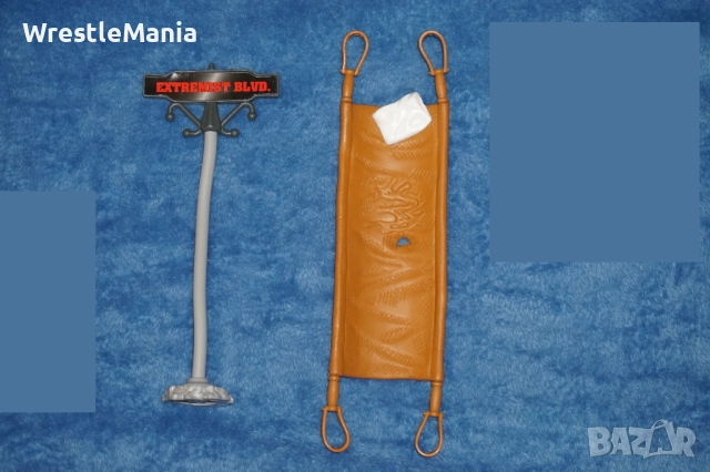 WWE Аксесоари за Кеч Фигури Малки Титли/Дрехи/Пътнически Куфар/Маса/Часовник/Щанга/Тръба, снимка 7 - Колекции - 51855596