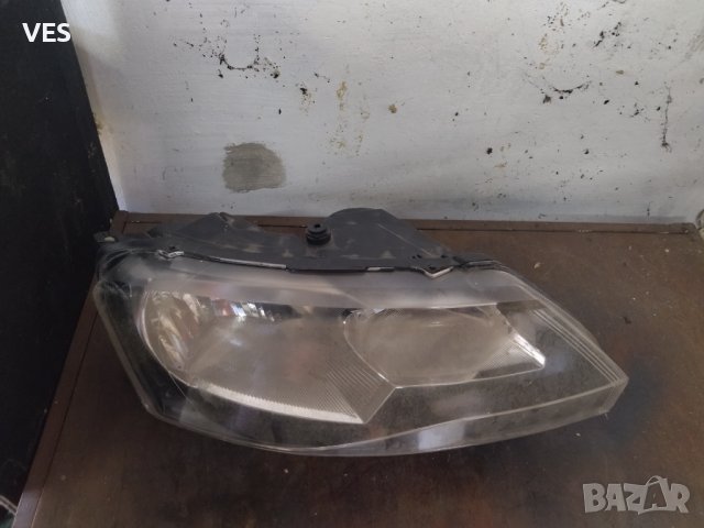 Десен фар Шкода Рапид, снимка 6 - Части - 42605421