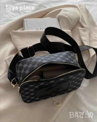 Дамска чанта Guess, снимка 2 - Чанти - 50683263