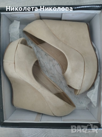 Дамски обувки на платформа 