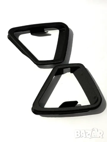 Mercedes w124 c124 - Триъгълников капак около държача, снимка 2 - Части - 47558580