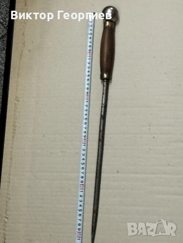 Голям ръчно правен стар нож.