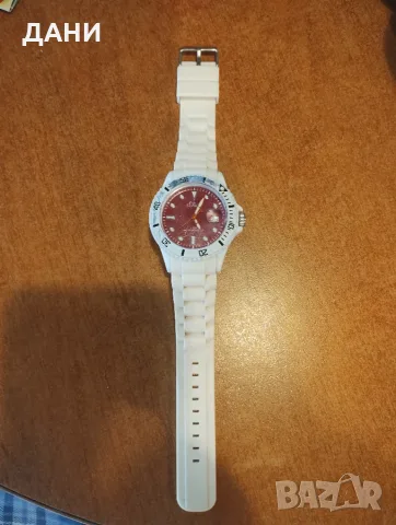Продава дамски часовник S, Oliver, със силиконова каишка, снимка 3 - Дамски - 55873641