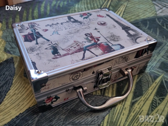 Кутия за бижута тип куфарче, десен "Париж", снимка 5 - Бижутерийни комплекти - 53082339