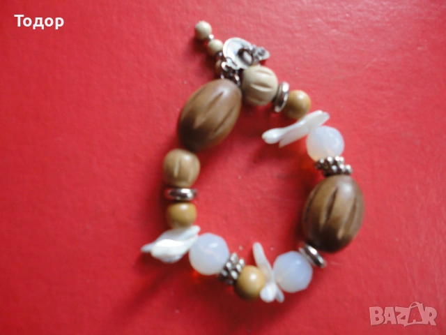 Страхотна разтегателна гривна с камъни и талисмани , снимка 2 - Гривни - 53023322