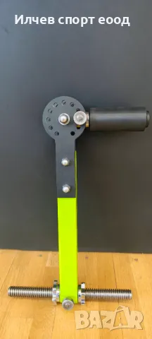 Дъмбел с регулируема дръжка и раздвижено долно зареждане на тежестите 