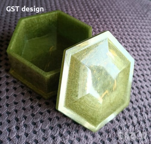 Кутия Кутийка За Бижута Епоксидна Смола Нефрит И Злато Пигмент Ръчна Изработка, снимка 2 - Други - 41420664