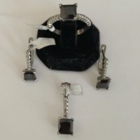 Сребърен комплект с черен циркони - обеци, висулка и пръстен. Сребро проба 925 ., снимка 1 - Бижутерийни комплекти - 38768827