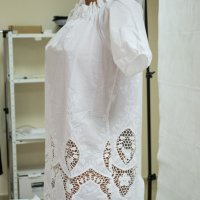 Памучна дамска блуза с дантела в бяло марка Milena - S/M/L, снимка 3 - Блузи с дълъг ръкав и пуловери - 42536241