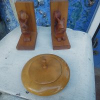 Два дървени стопери за книги с катерички и дървена купичка с капаче, снимка 1 - Антикварни и старинни предмети - 42261352