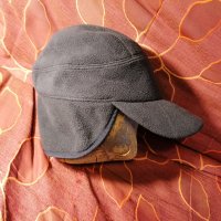 Продавам зимна поларена шапка с козирка марка Duluth , снимка 1 - Шапки - 44292594