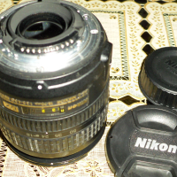 Обектив Nikon AF-S DX Zoom-NIKKOR 18-70 mm 1:3,5-4,5G IF-ED, снимка 5 - Обективи и филтри - 44835053