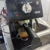 Кафемашина Делонги с ръкохватка с крема диск, работи отлично и прави хубаво кафе с каймак , снимка 3 - Кафемашини - 41874761