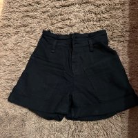 Уникални дънкови панталонки Bershka, снимка 1 - Къси панталони и бермуди - 41536397